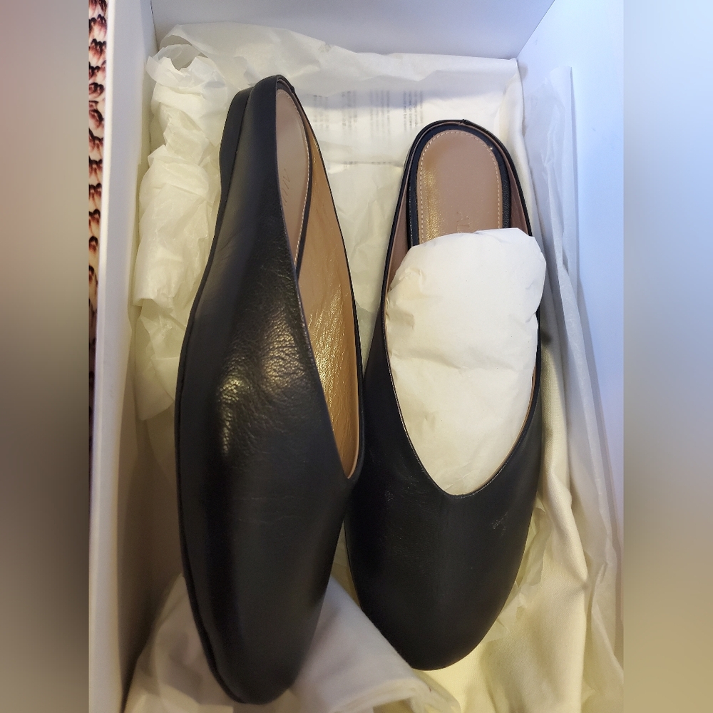 Sz 36 NIB $495 Alumnae flats